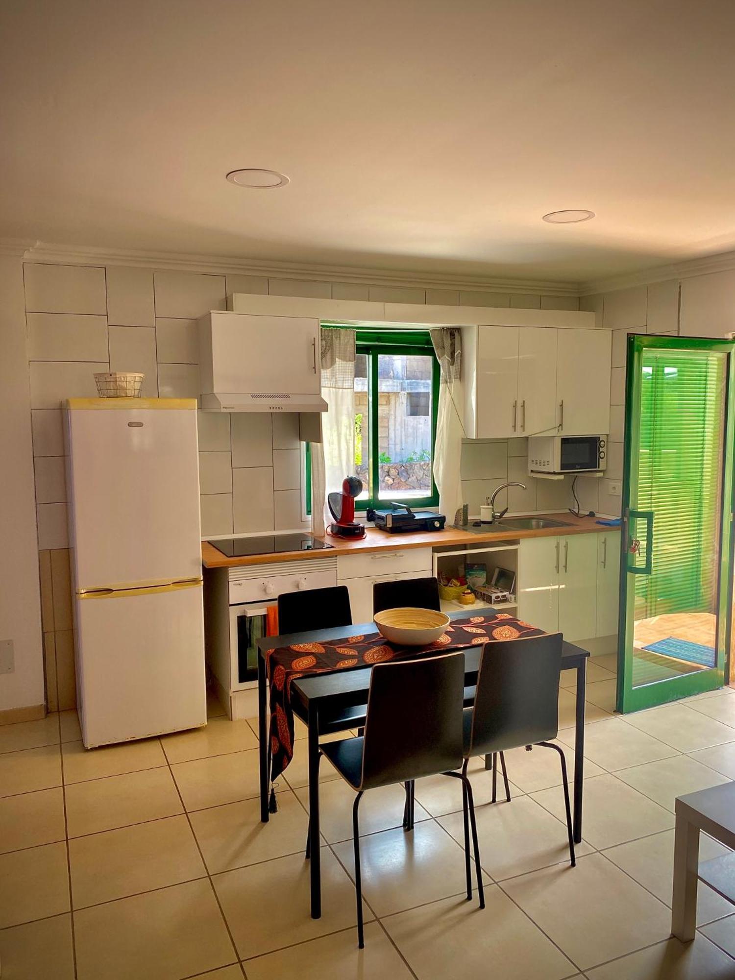 Apkanariooo Apartment
